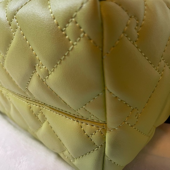 Betsey Johnson Lime Weekender toiletry bag, NWT - Picture 5 of 8